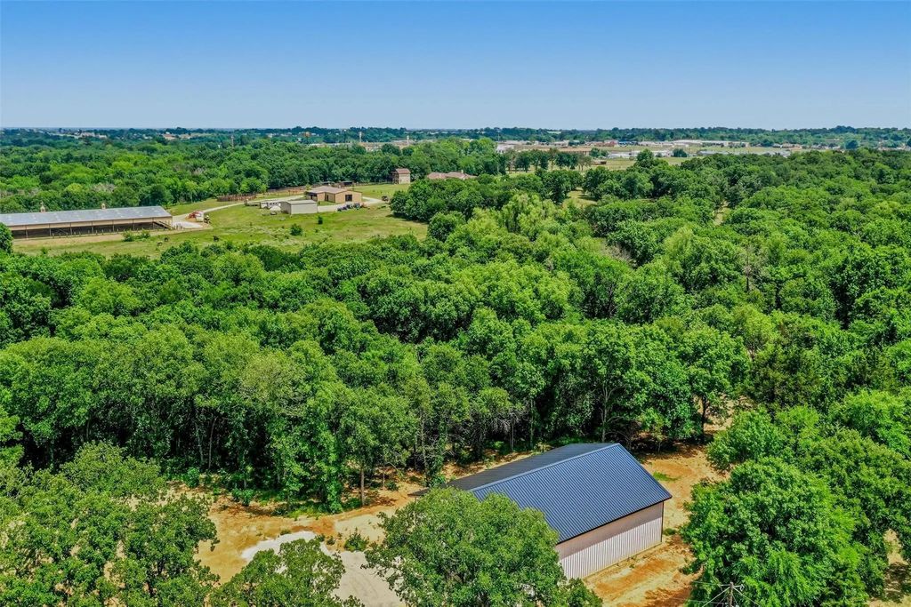 400 Wild Wood Lane, Whitesboro