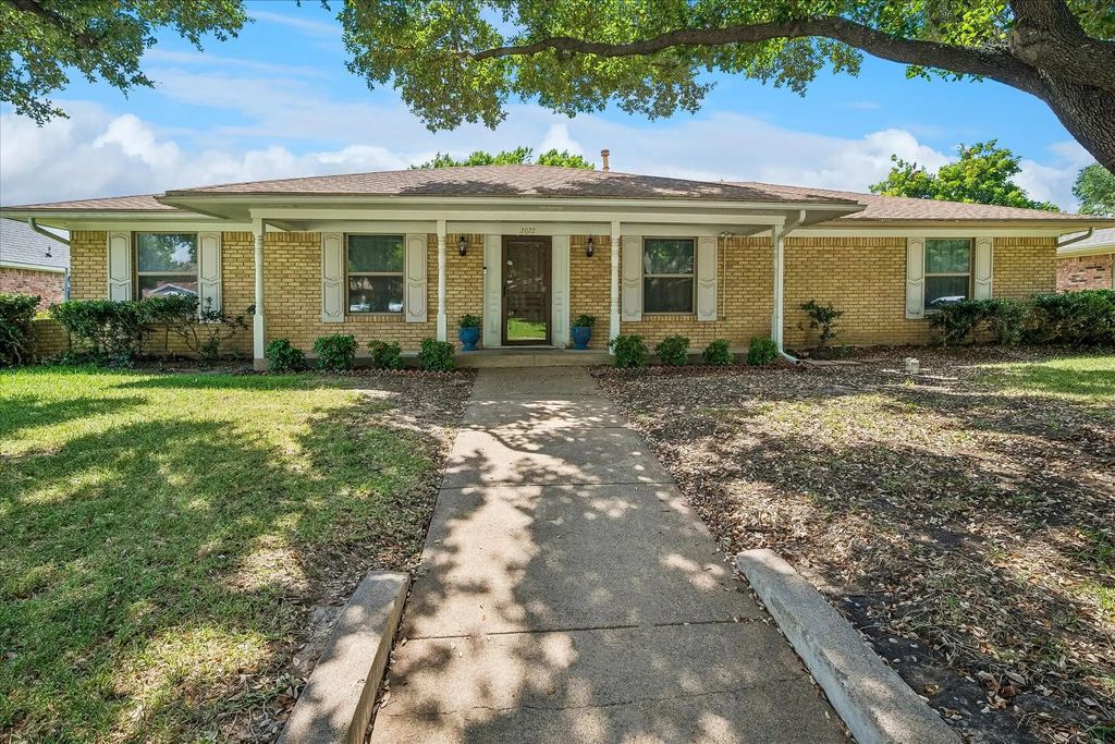 2022 Huntington Drive, Grand Prairie