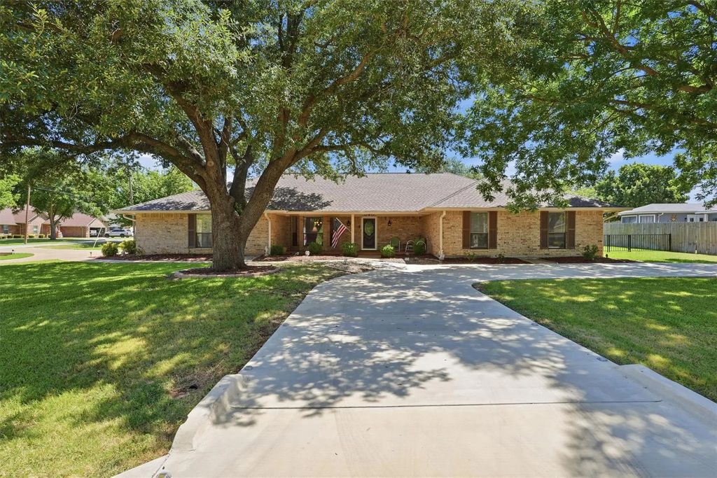 5711 Cortez Drive, Granbury