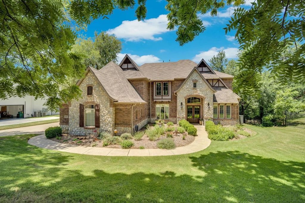 1811 Magic Valley Lane, Cedar Hill