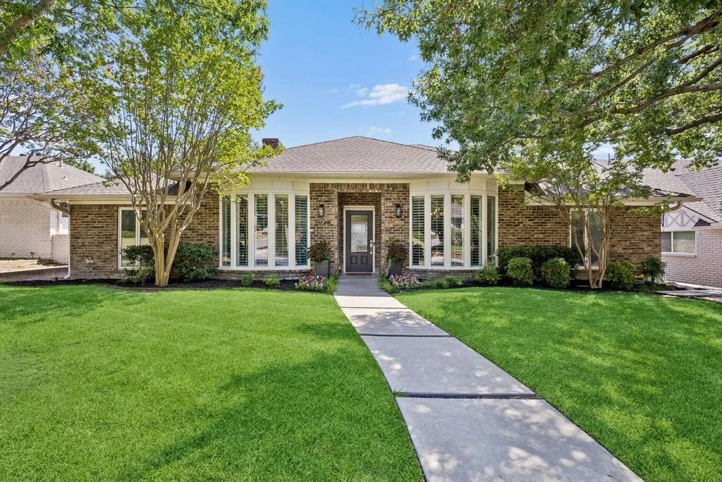 9026 Woodhurst Drive, Dallas