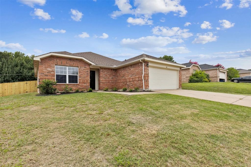 845 Beaver Creek Drive, Burleson