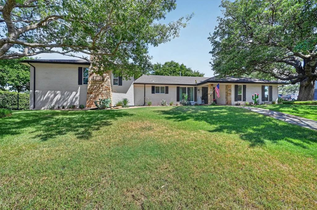 47 Bounty Road E, Benbrook