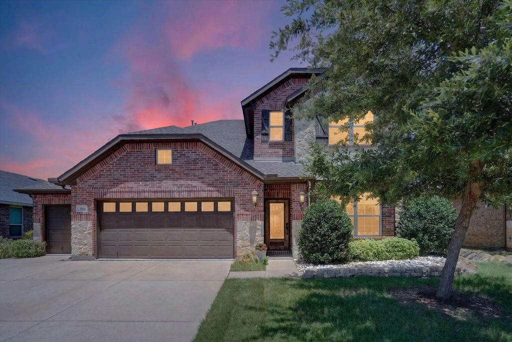 707 Southwind Drive, Arlington