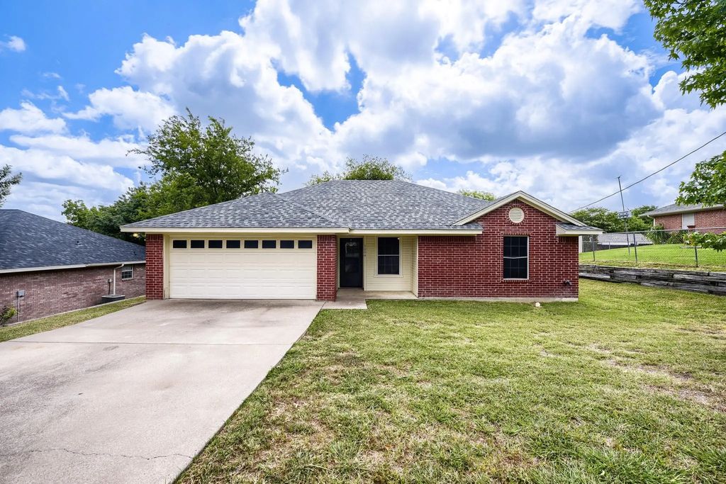 1004 Tremont Street, Weatherford