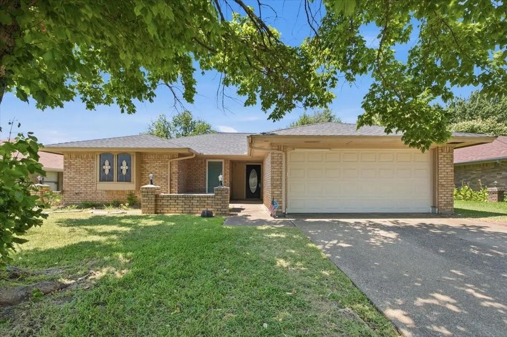 200 Almond Lane, Euless