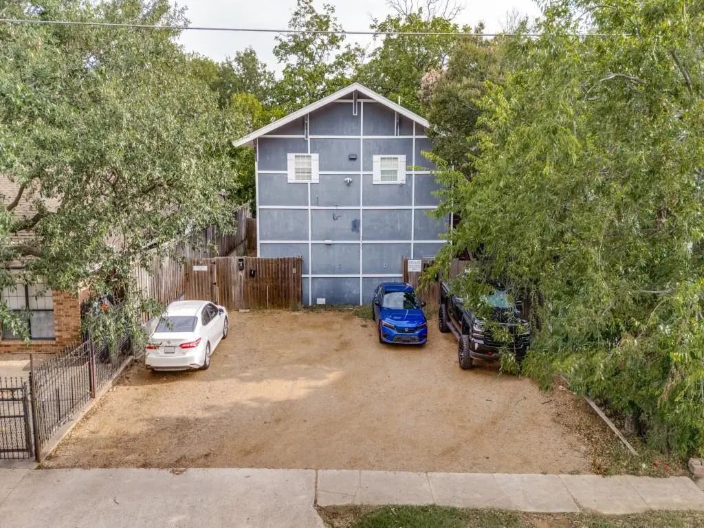 735 W 10th Street, Dallas