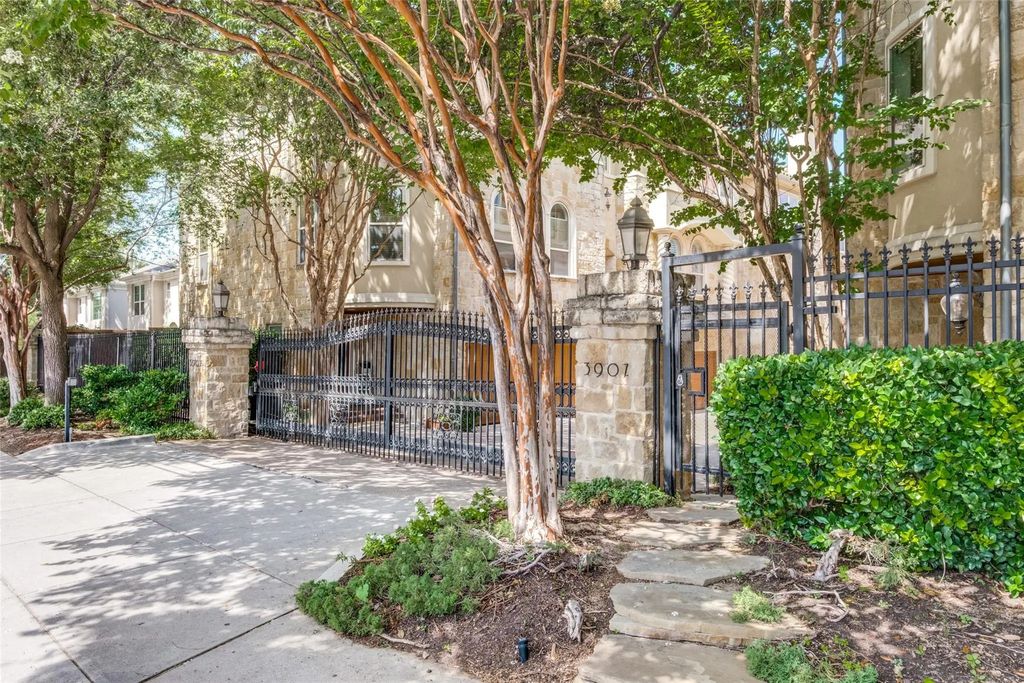 3907 Cole Avenue 3, Dallas