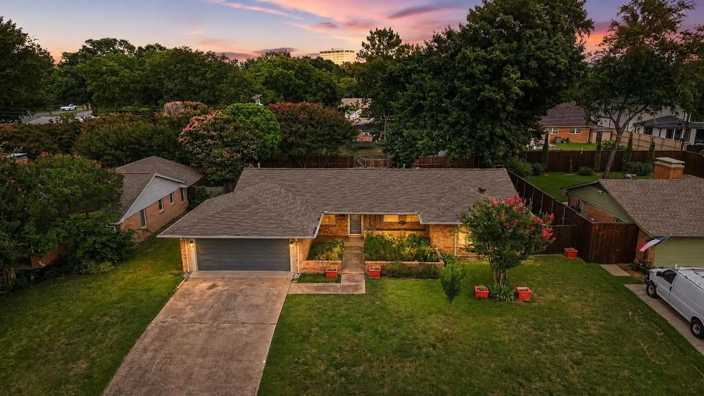 13216 Meandering Way, Dallas