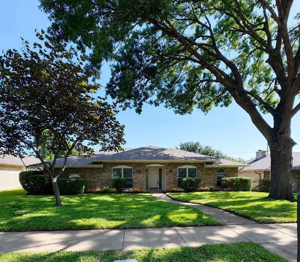 3203 Lemmontree Lane, Plano