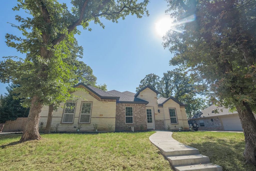 1408 Spinnaker Lane, Azle