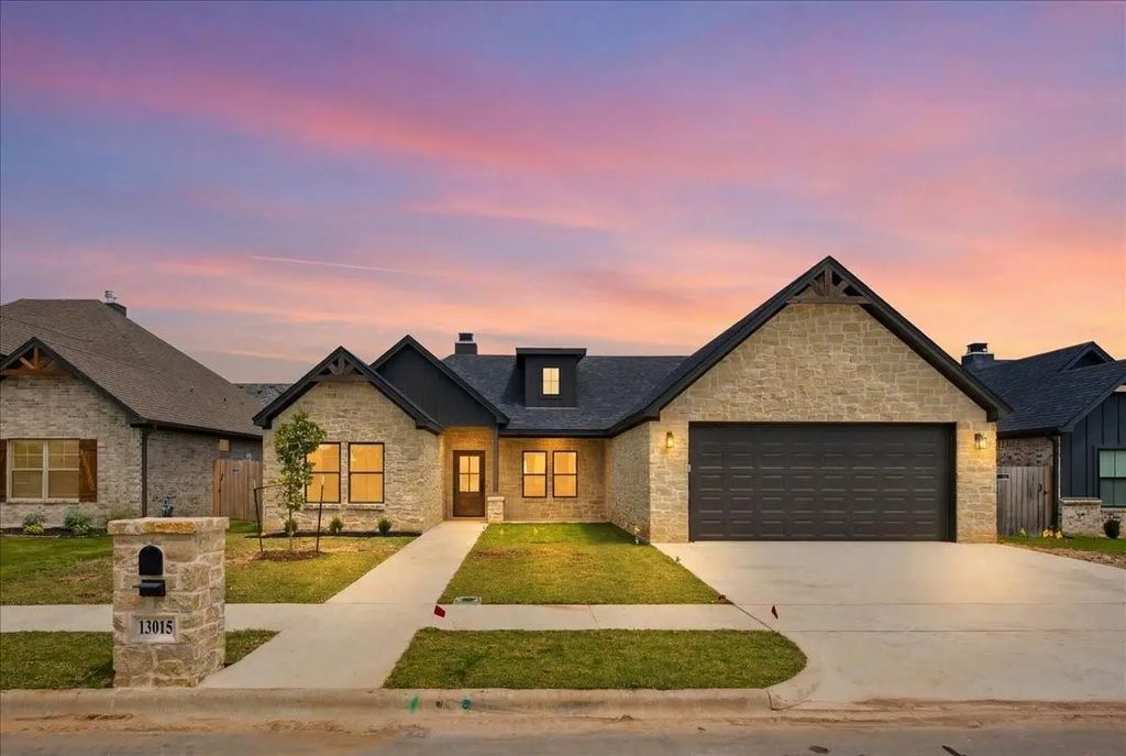 13015 Rainier Drive, Woodway