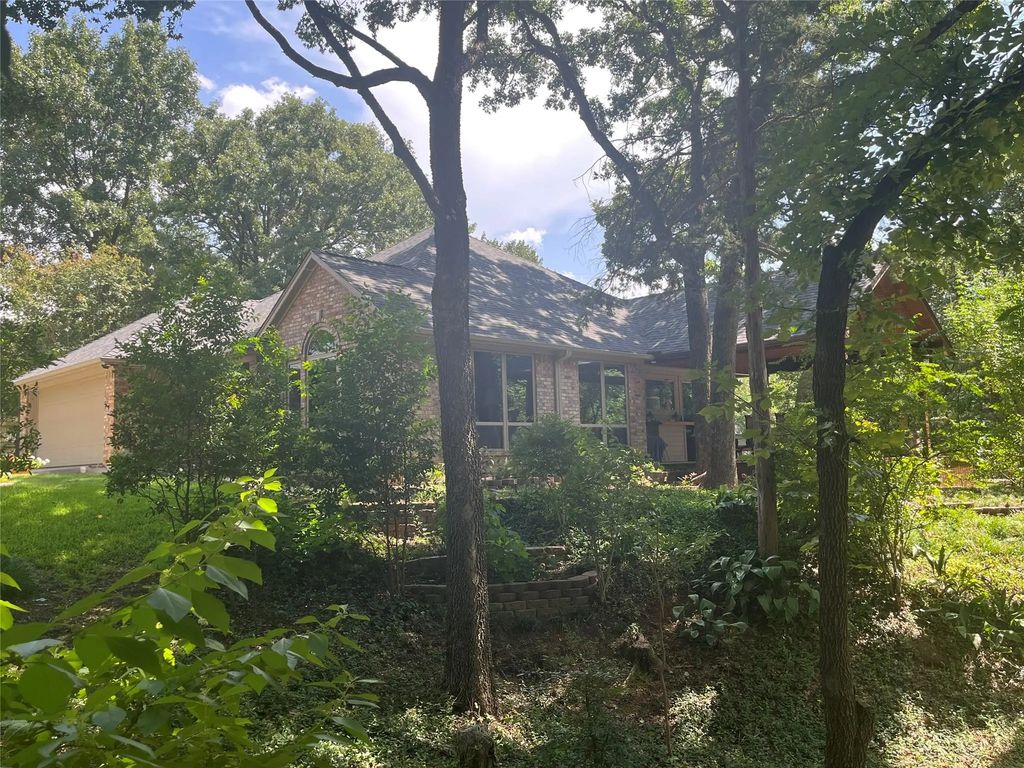 2811 Caprice Avenue, Denison
