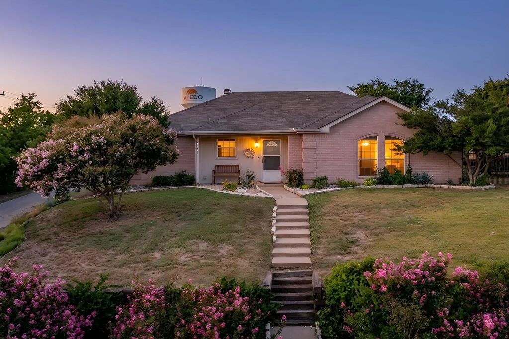 401 Hillside Drive, Aledo