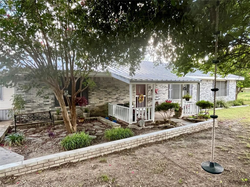 947 County Road 239, Hico