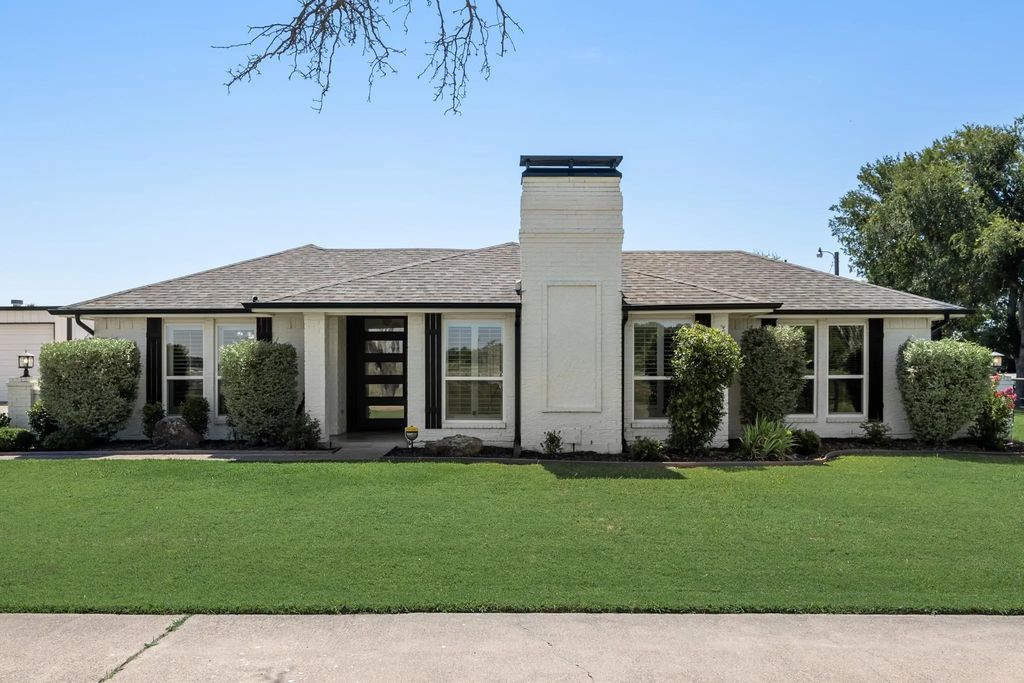 1301 Davis Lane, Terrell