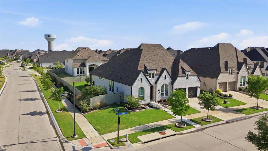 2112 Strolling Way, Argyle