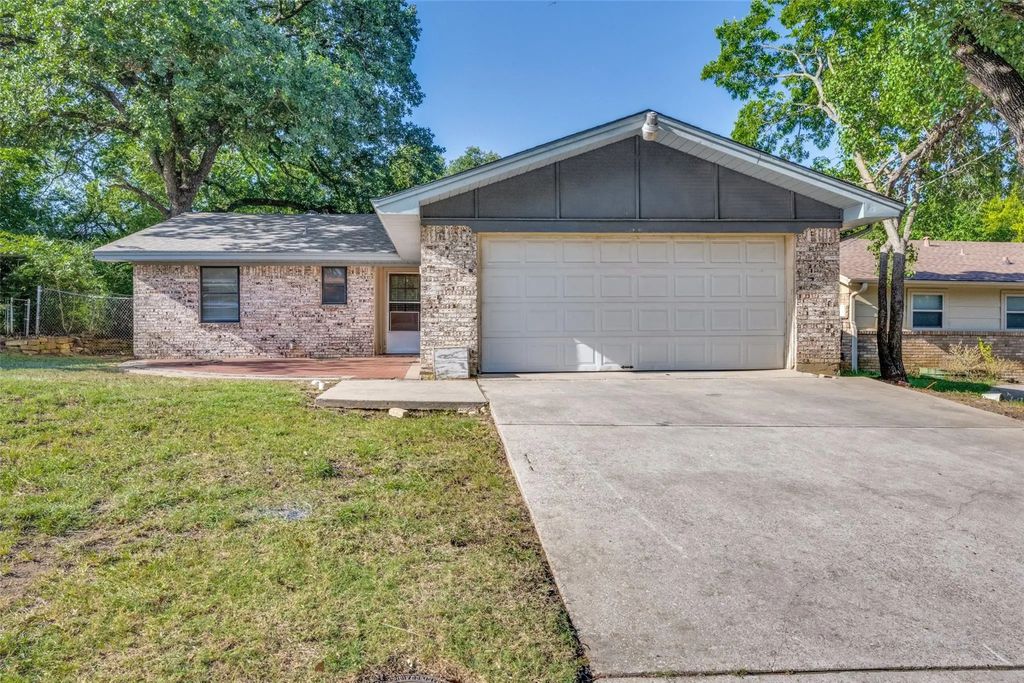712 Chisholm Trail, Denton