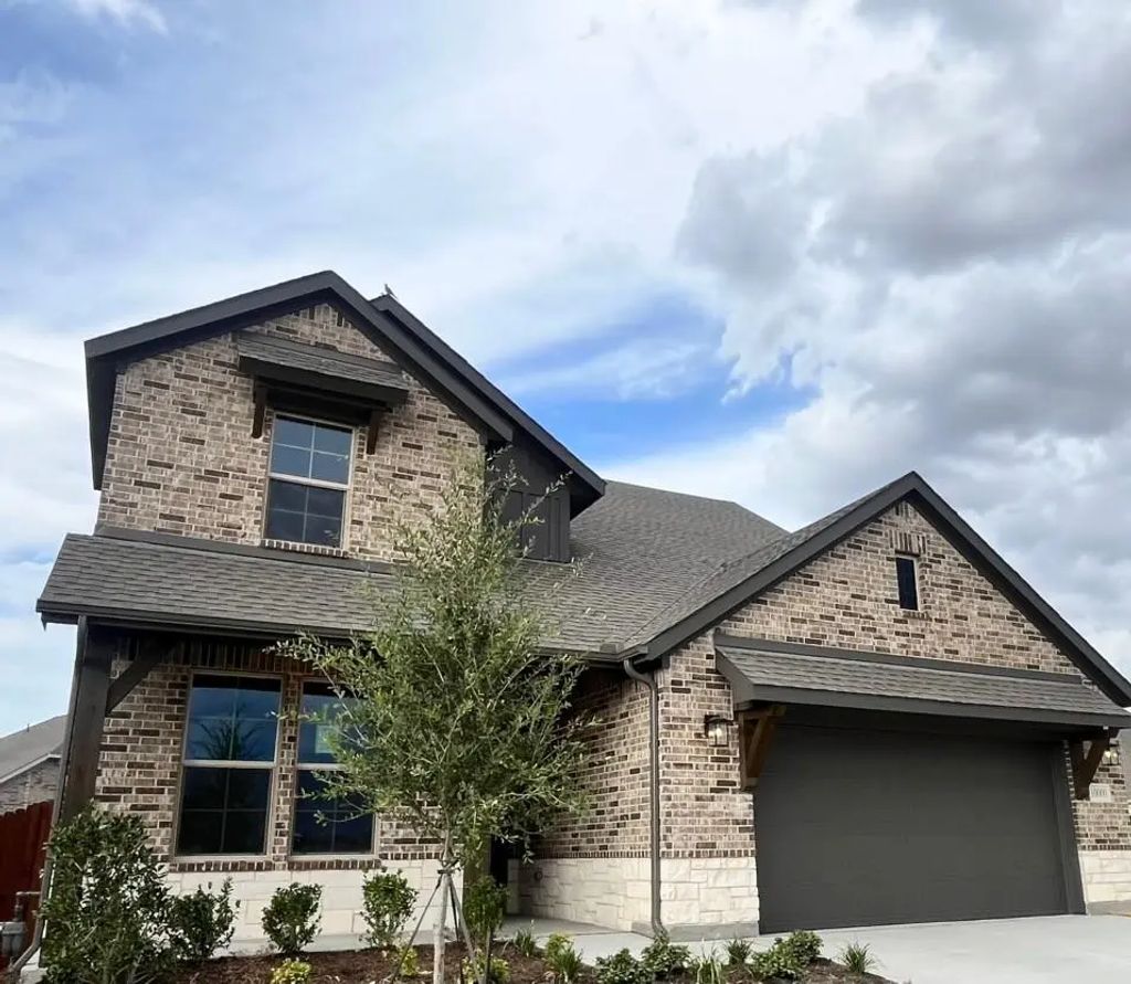 10000 Birchpoint Drive, Fort Worth