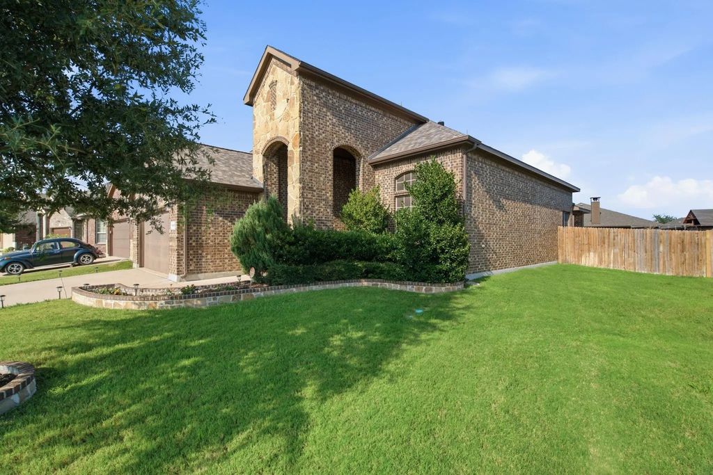 10816 Abbeyglen Court, Fort Worth