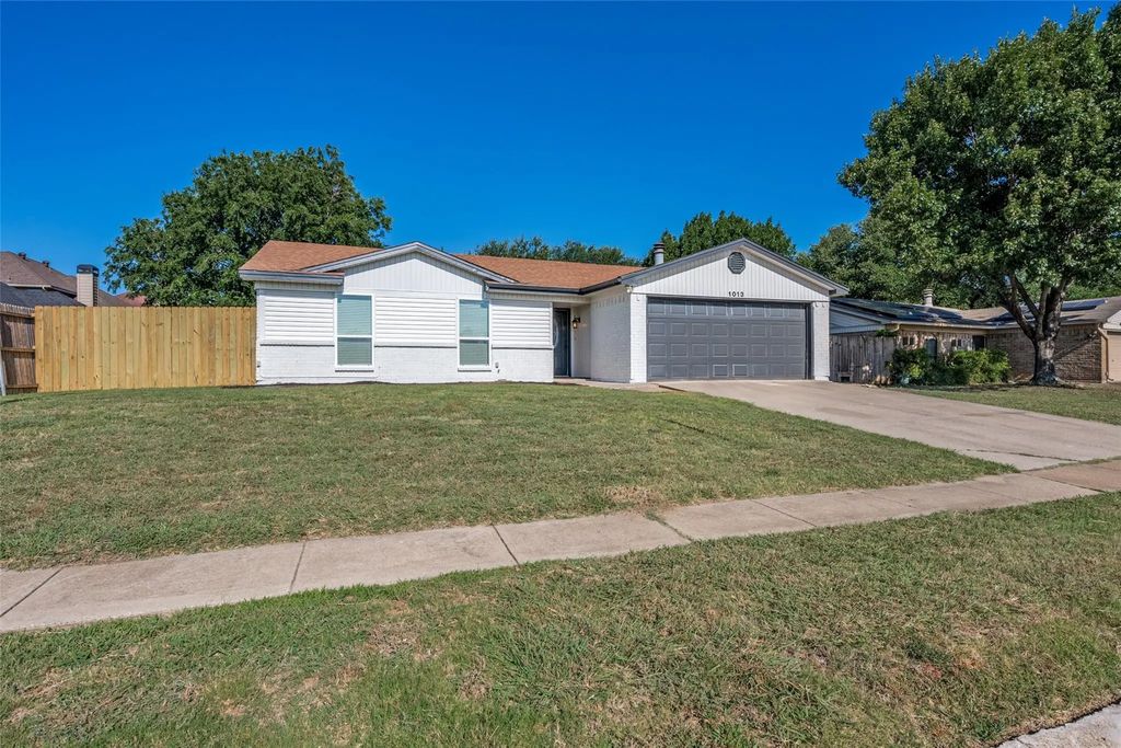 1013 N Knowles Drive, Saginaw
