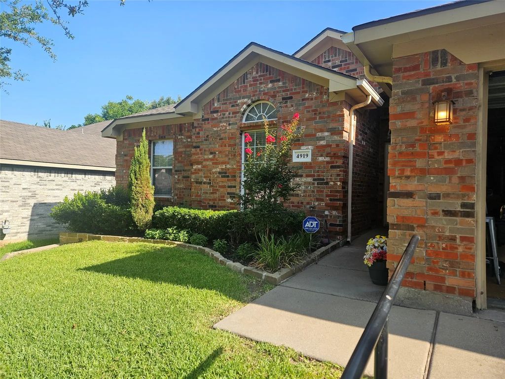 4919 Saddlehorn Drive, Arlington