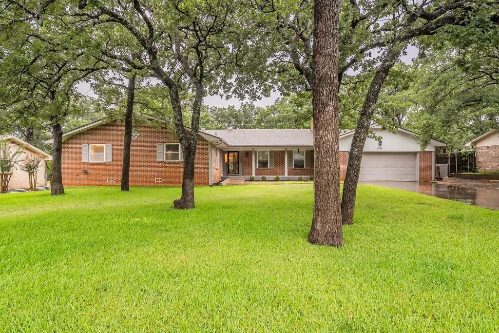 210 Mistletoe Lane, Keene