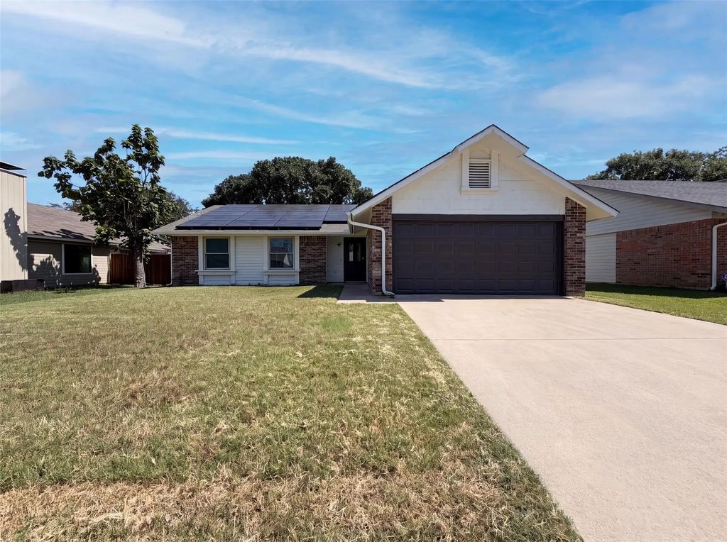 220 Creekwood Lane, Fort Worth