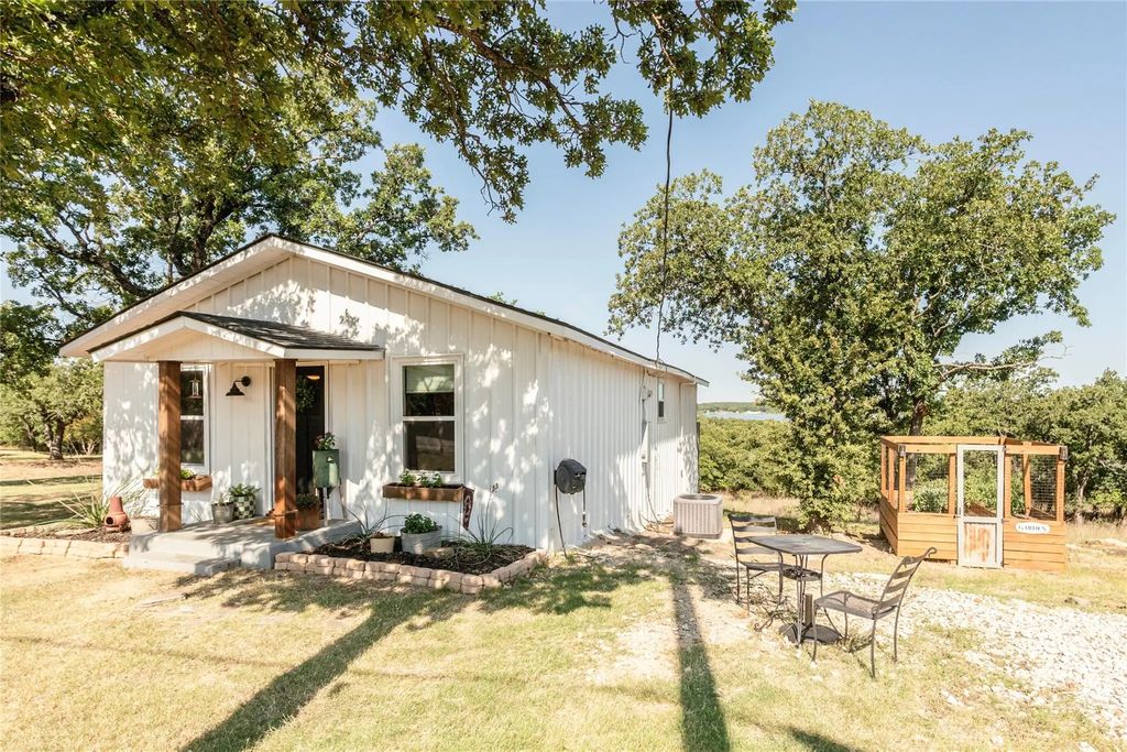 375 Nocona Drive, Nocona