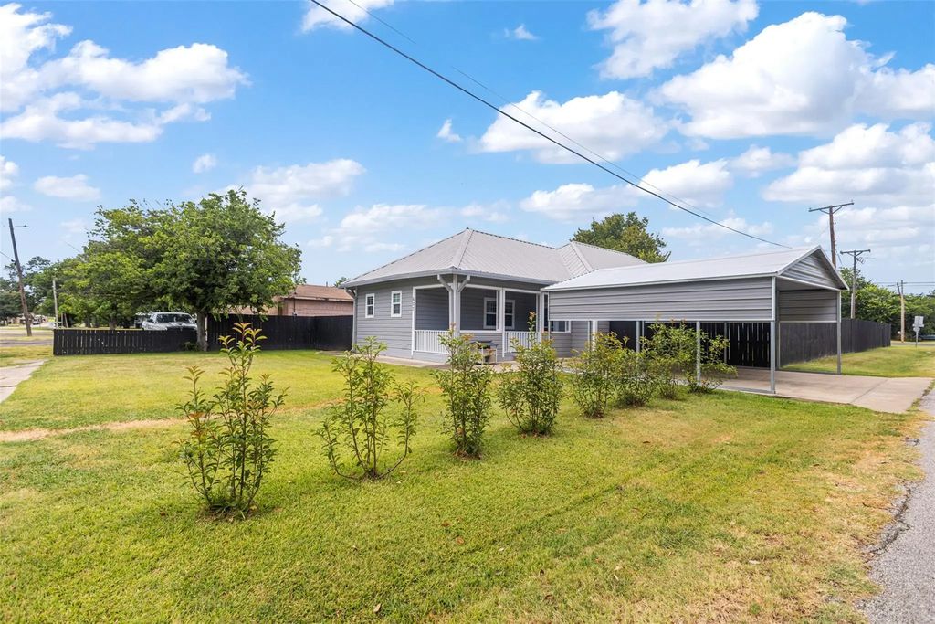 607 S Main Street, Kemp