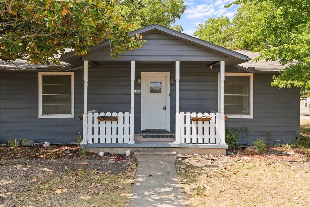 1200 S Jackson Street, Kaufman