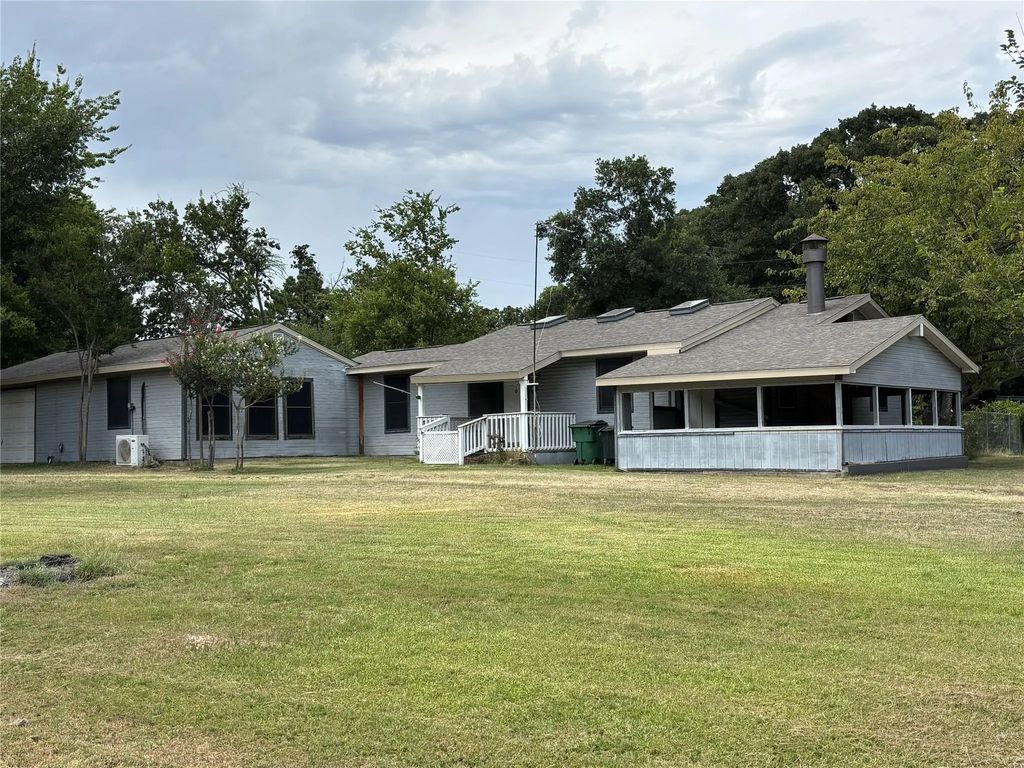 2535 Red Bud Trail, Quinlan