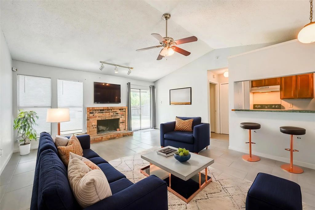 1417 Caplin Drive, Arlington