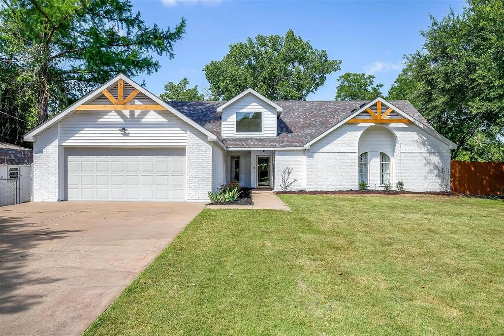 1401 Cheyenne Trail, Granbury