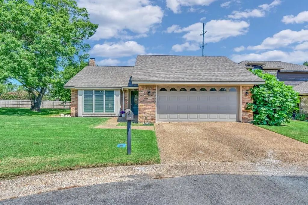 56 Sugar Creek Place, Woodway