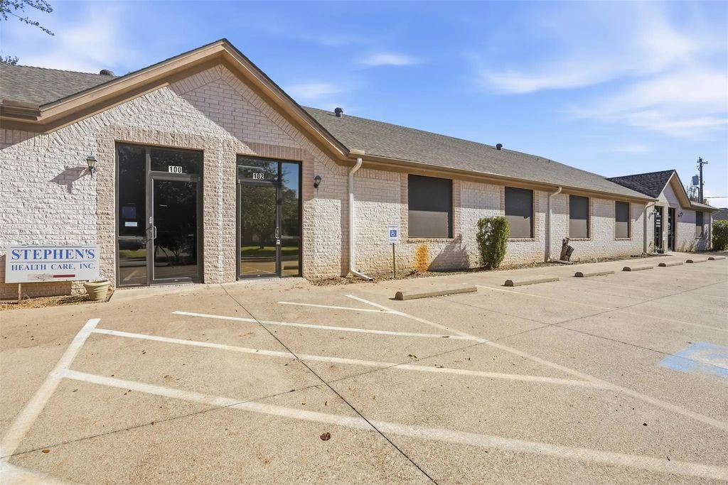 983 Whitehead Drive, Granbury