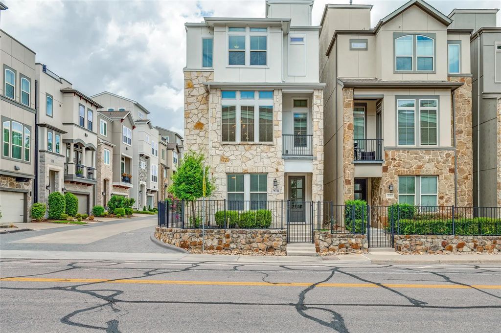 710 High Garden Place, Dallas
