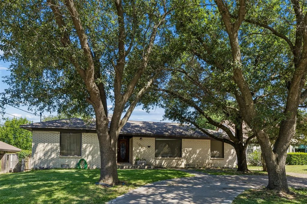 8011 Eagle Trail, Dallas