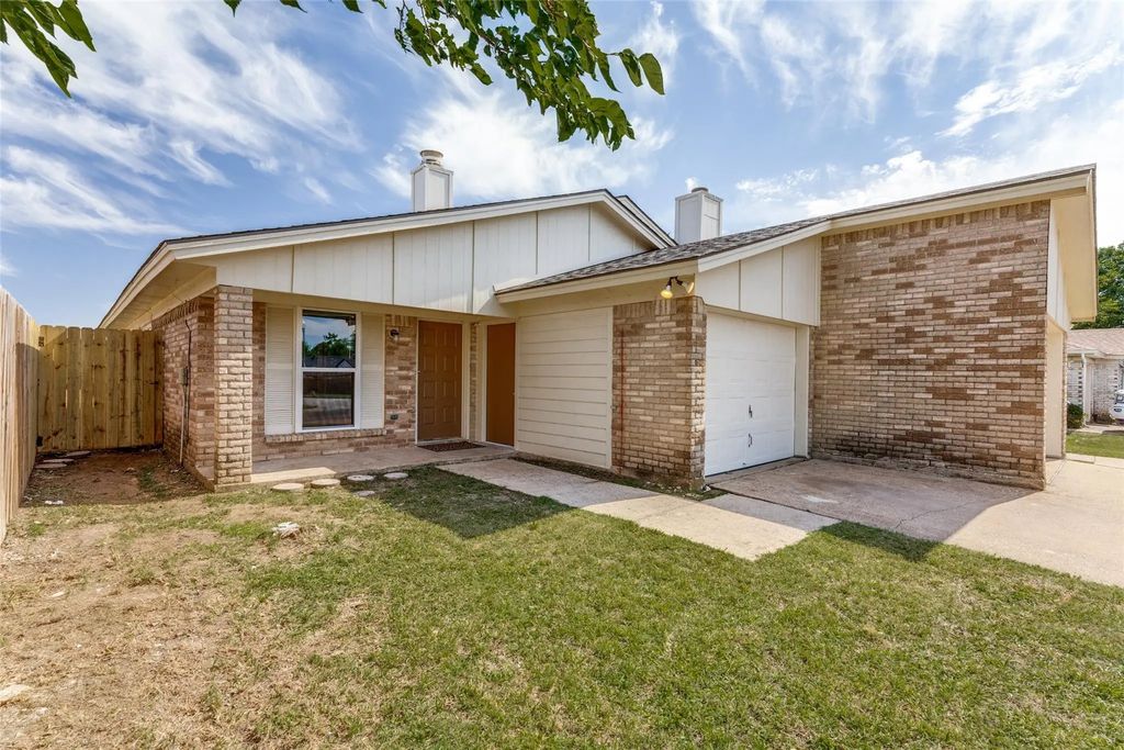 3217 & 3219 Green Ridge Street, Fort Worth