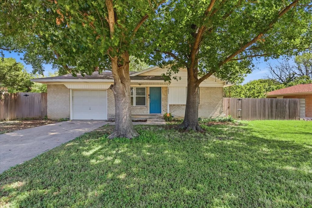 1005 Monterey Drive, Denton