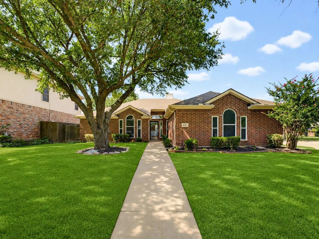 637 Cedarwood Drive, Keller