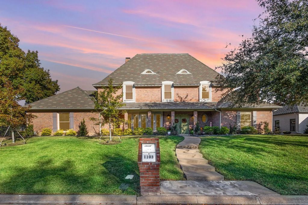 1103 Findlay Drive, Arlington