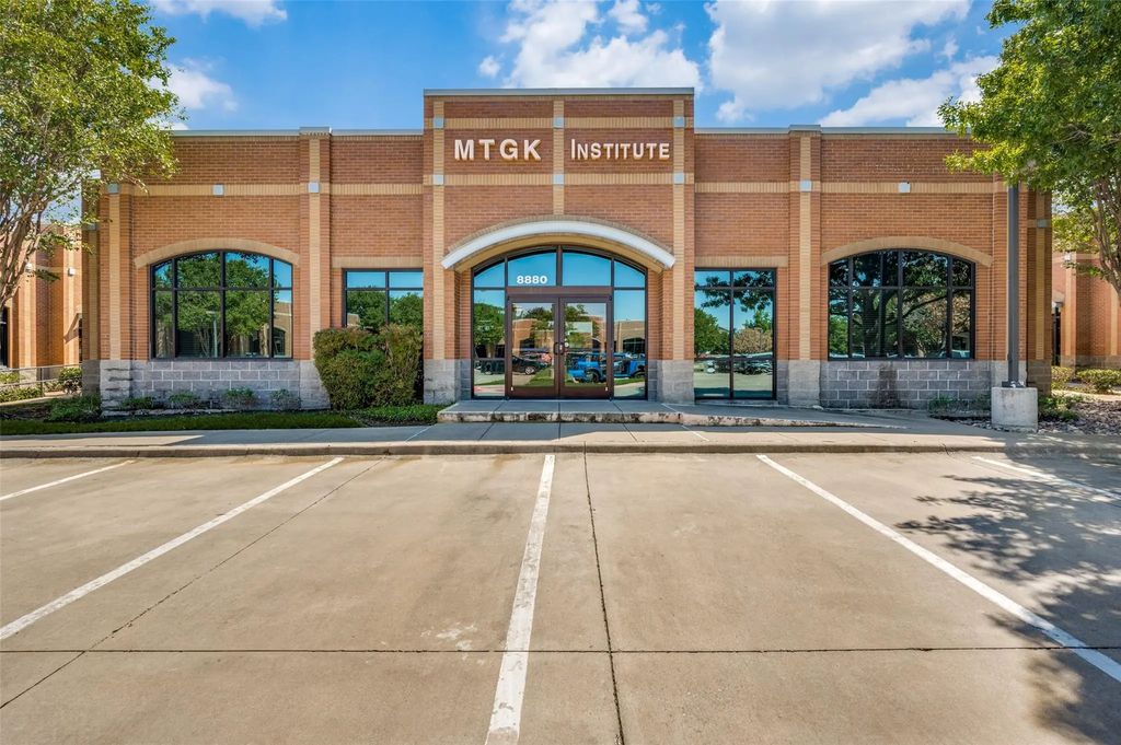 8880 N Macarthur Boulevard 100, Irving