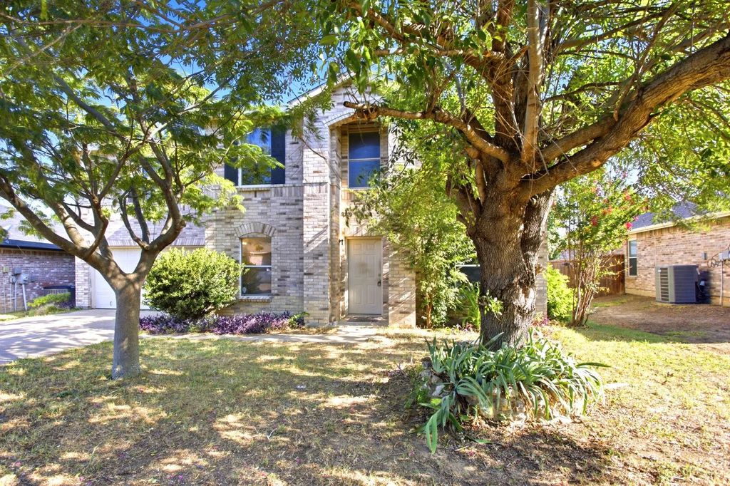 307 Meadow Ridge Drive, Burleson
