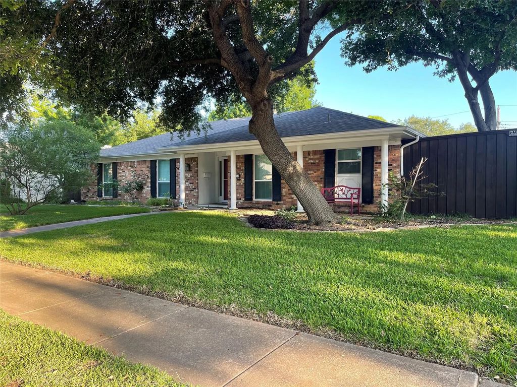 7814 La Manga Drive, Dallas