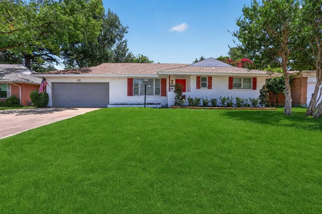 1207 College Oaks Drive, Arlington