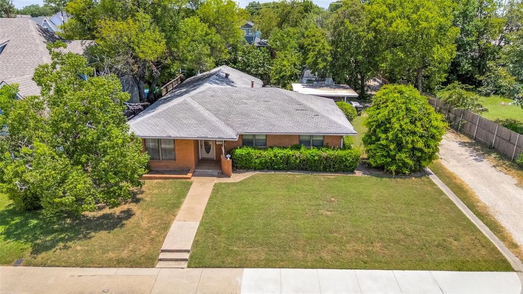 311 S Dooley Street, Grapevine