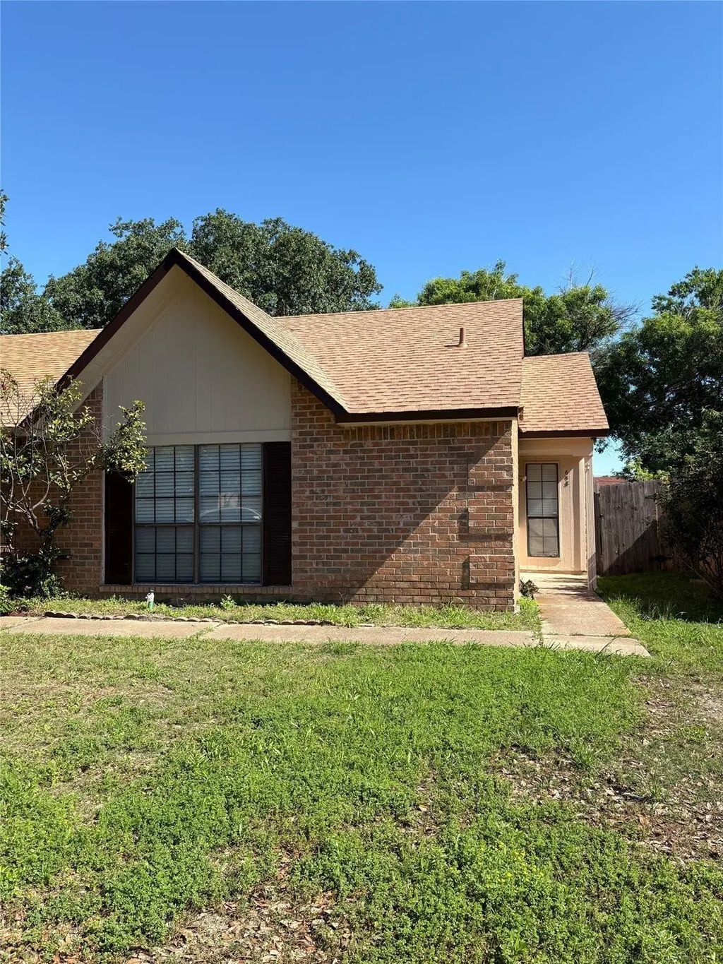 658 Stonehenge Drive, Grand Prairie
