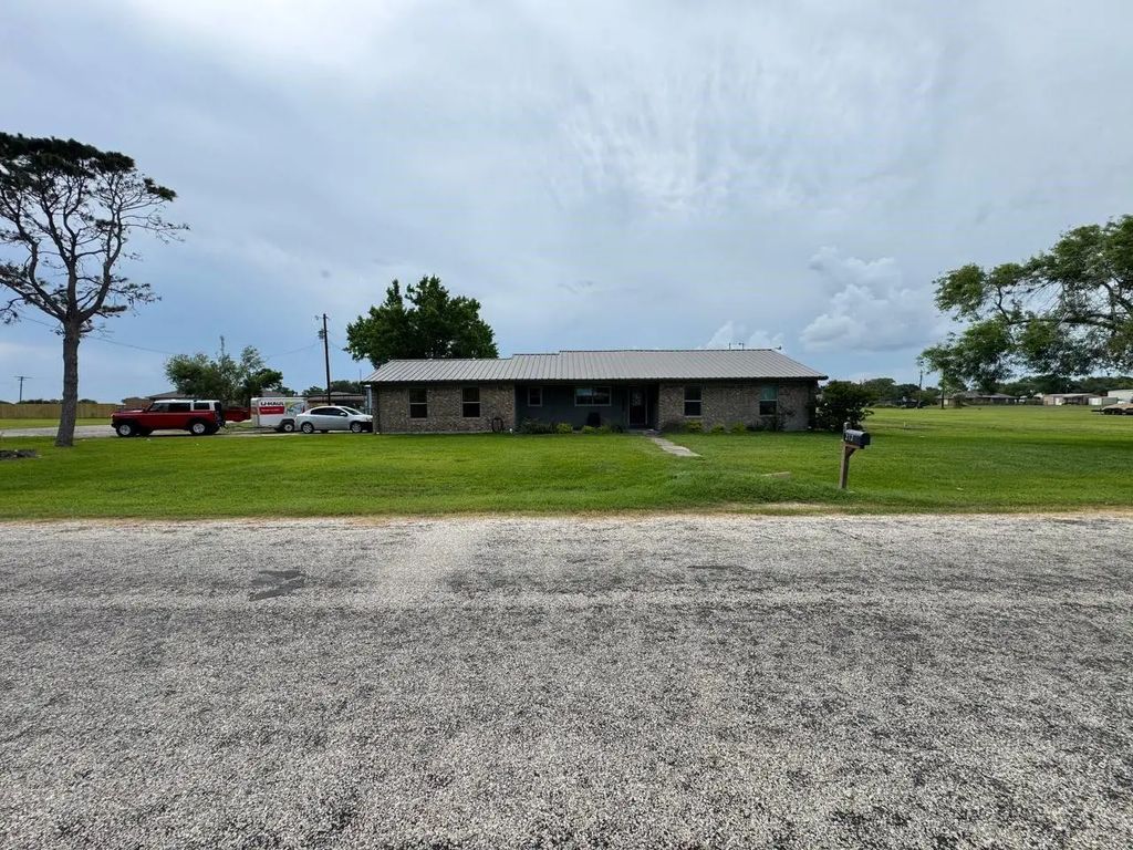 212 Golden Glow Street, Victoria