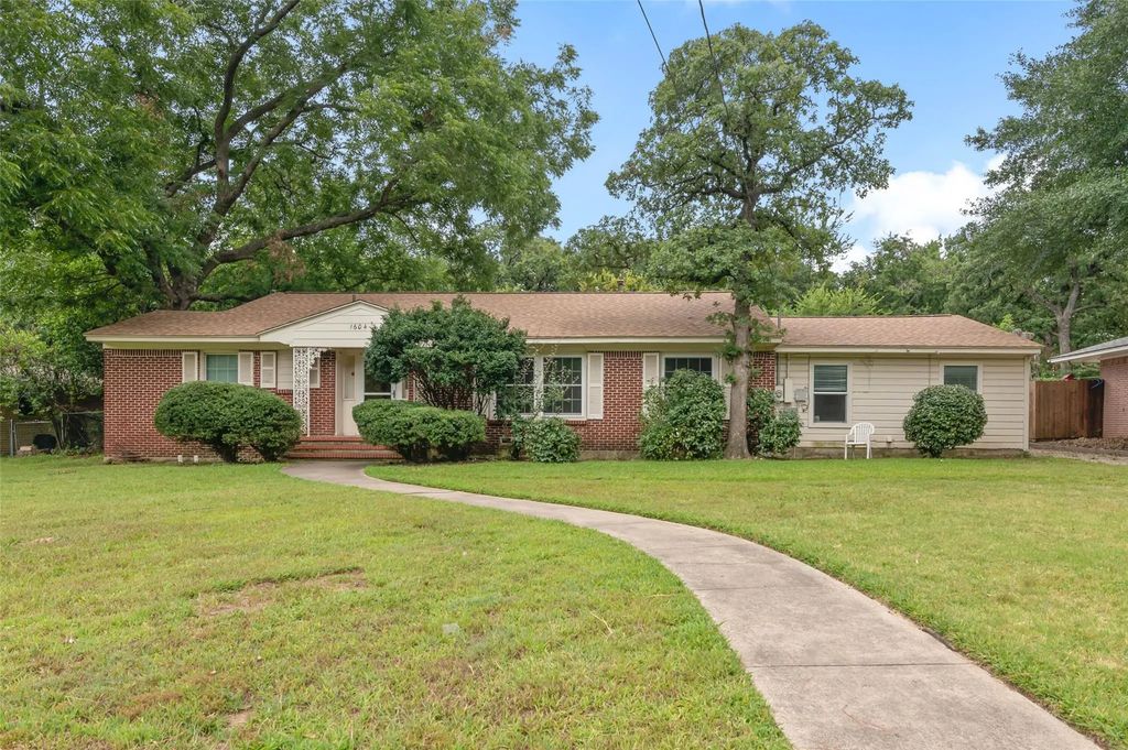 1604 Laurelwood Drive, Denton